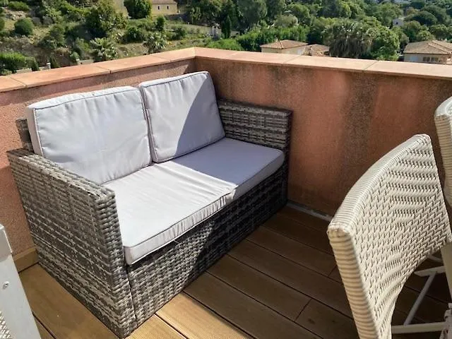 Beautiful 3-rooms With Terrace Daire